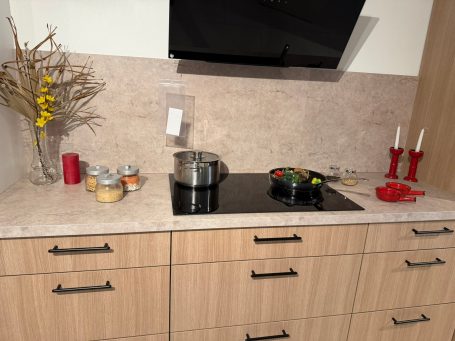 Einbauküche Detail Kaiserslautern – moderne Küche mit Geräten und Arbeitsfläche