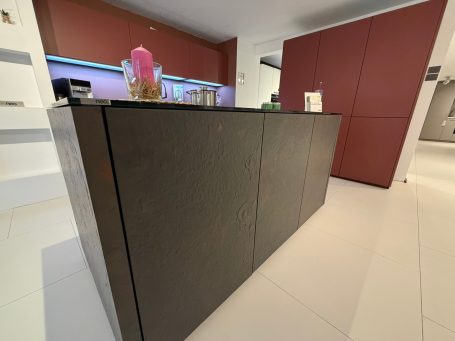 Küchendesign Kaiserslautern – moderne Küche mit Arbeitsplatte und Stauraum