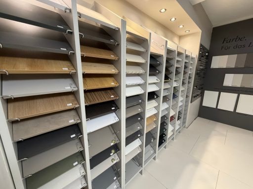 Bemusterungsfläche Kaiserslautern – große Auswahl an Arbeitsplatten und Materialien im Küchenstudio