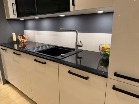 Spülbereich Küche Kaiserslautern – moderne Einbauküche mit Spüle und Armatur